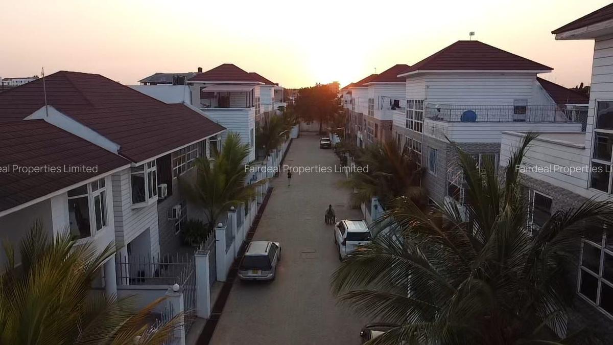 4 Bed Villa with En Suite at Jcc Road - 13