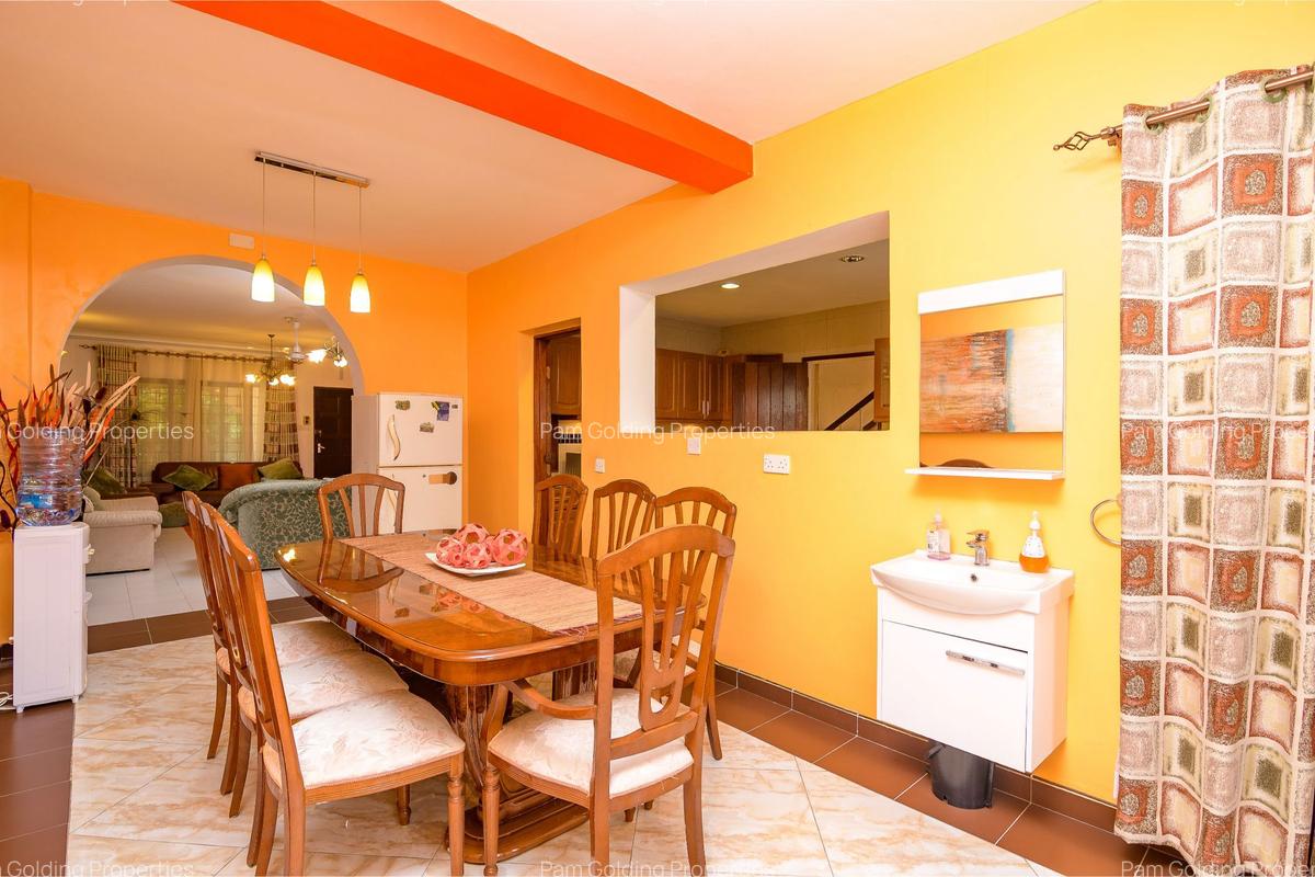 5 Bed Townhouse with Garden in Nyali Area - 5
