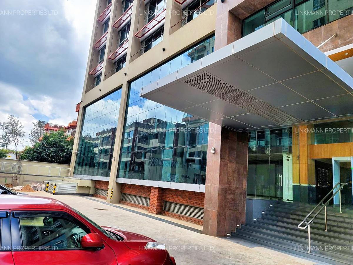 4,100 ft² Office with Service Charge Included in Parklands - 2