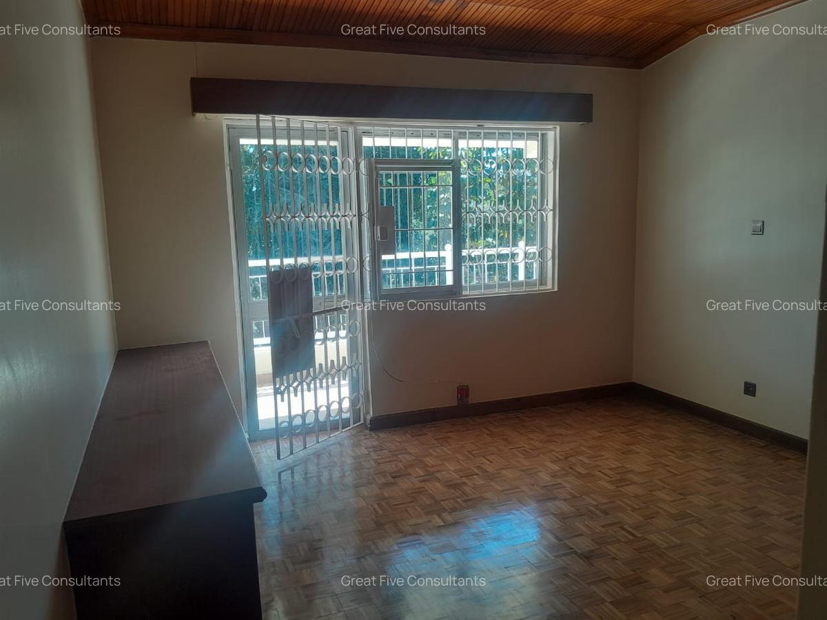 5 Bed Villa with En Suite in Nyari - 8