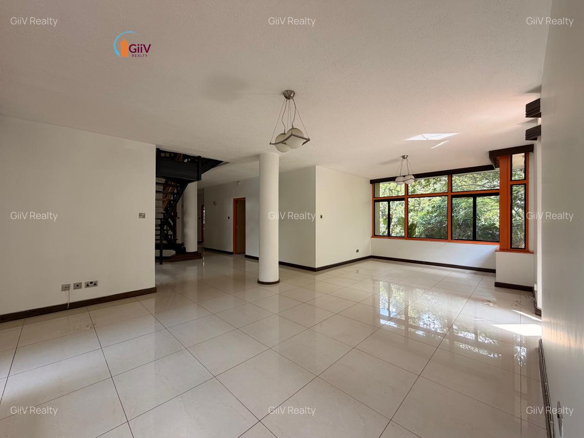 4 Bed Apartment with En Suite in Riverside - 15