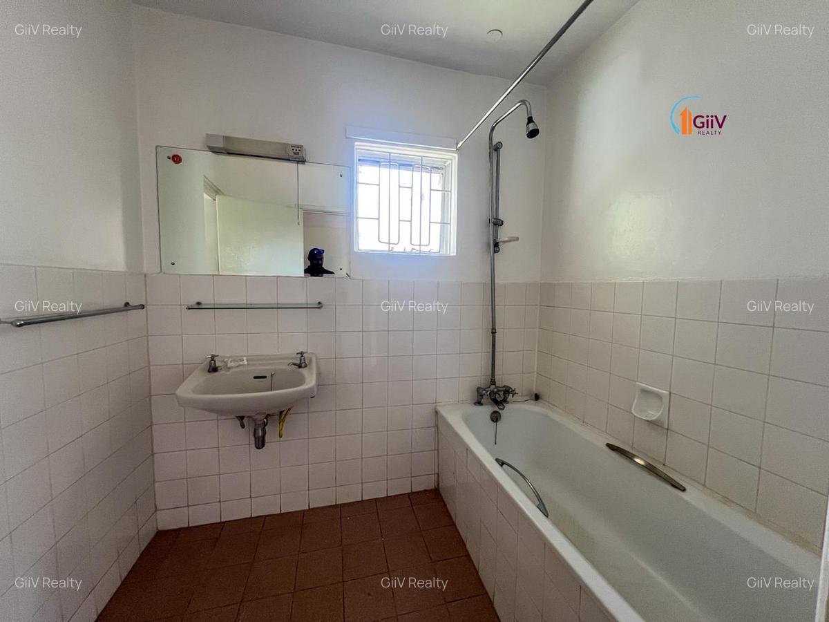 3 Bed House with En Suite in Riverside - 11