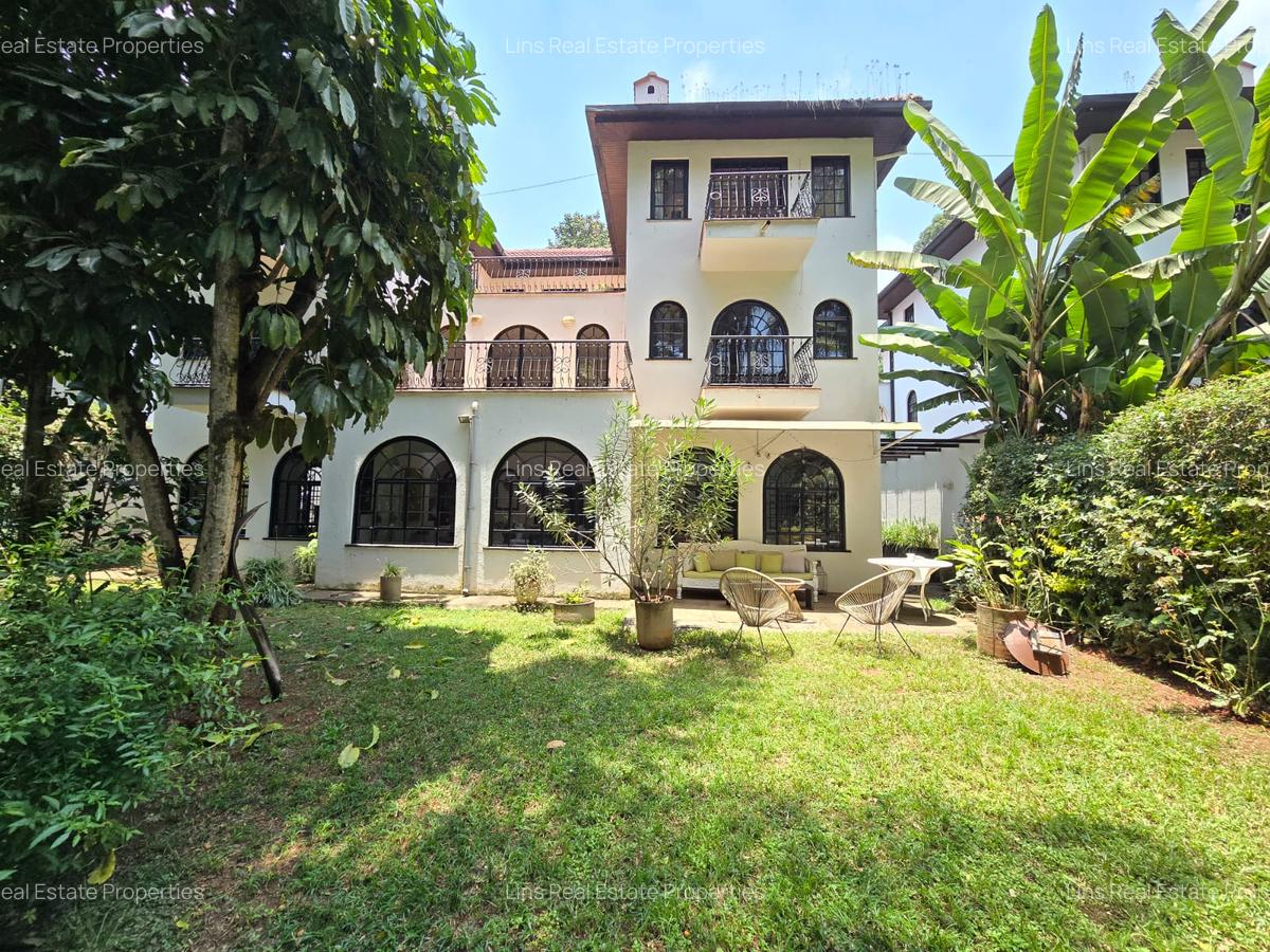 4 Bed Townhouse with En Suite in Riverside - 1