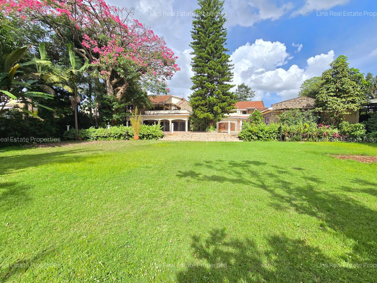 6 Bed House with En Suite in Lavington - 4