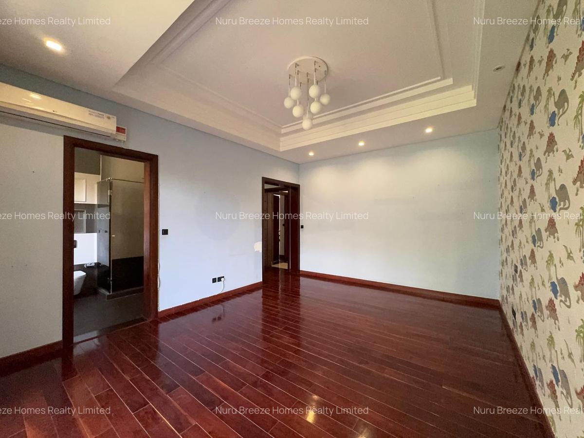 5 Bed House with En Suite in Runda - 10