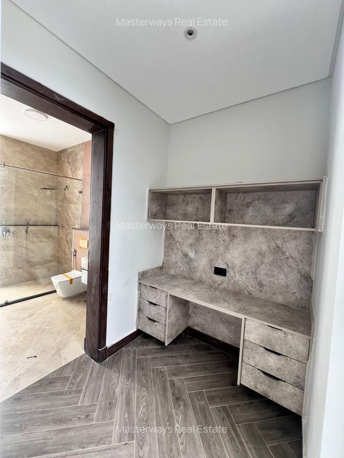 5 Bed Villa with En Suite in Gigiri - 11