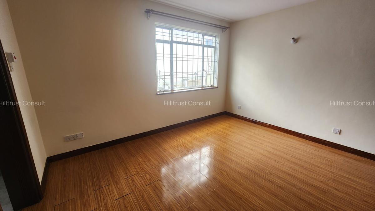 4 Bed Apartment with En Suite in Riverside - 6