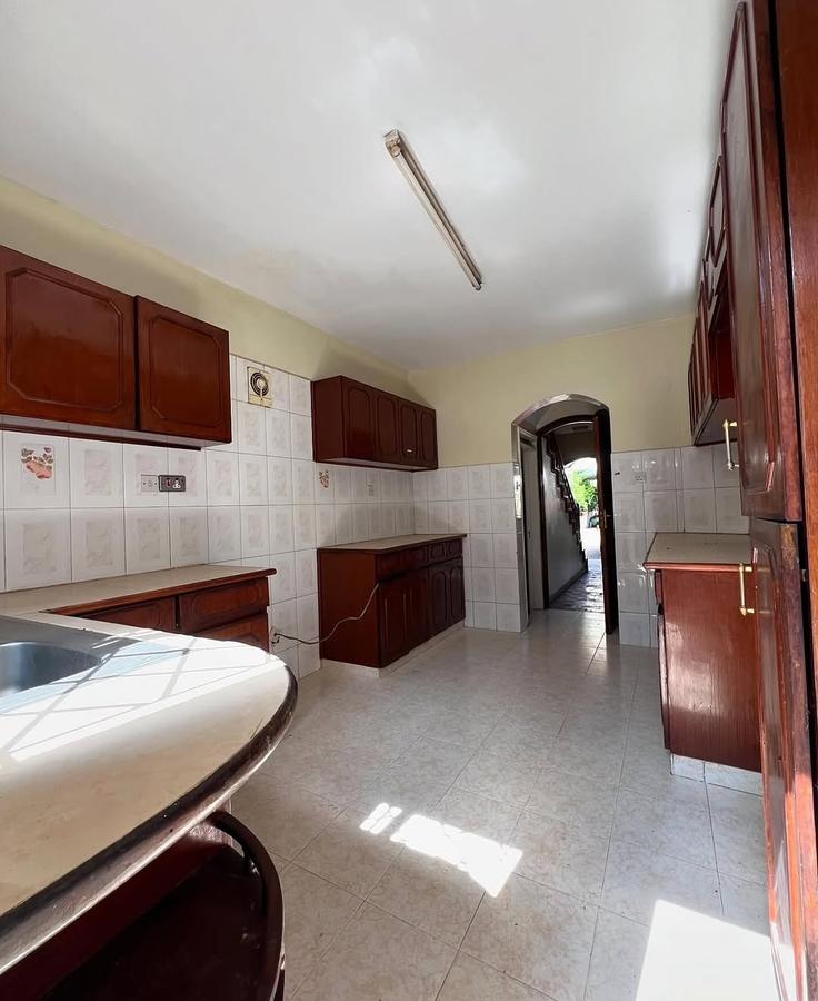 4 Bed Townhouse with En Suite at Suguta Road - 3