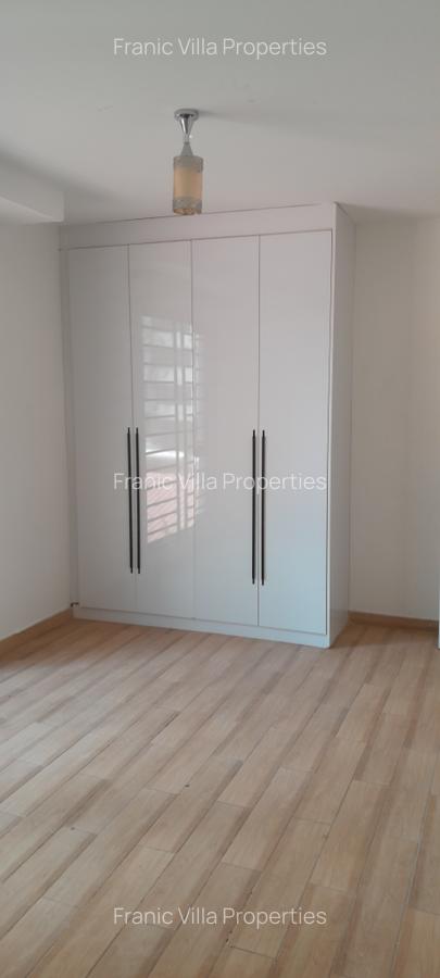 4 Bed Apartment with En Suite at Parklands - 11