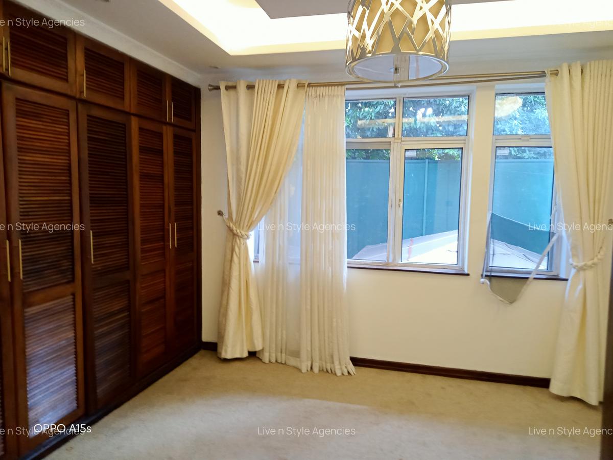 4 Bed House with En Suite in Runda - 12