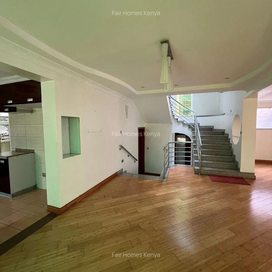 4 Bed Townhouse with En Suite at Riverside Drive - 3