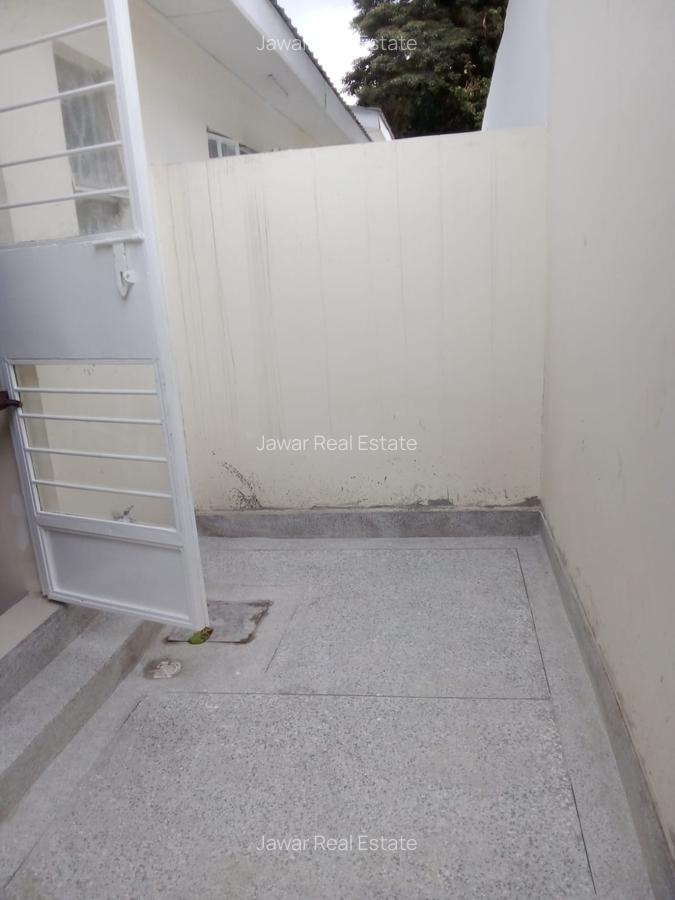 1 Bed House with En Suite at Hatheru Road - 12