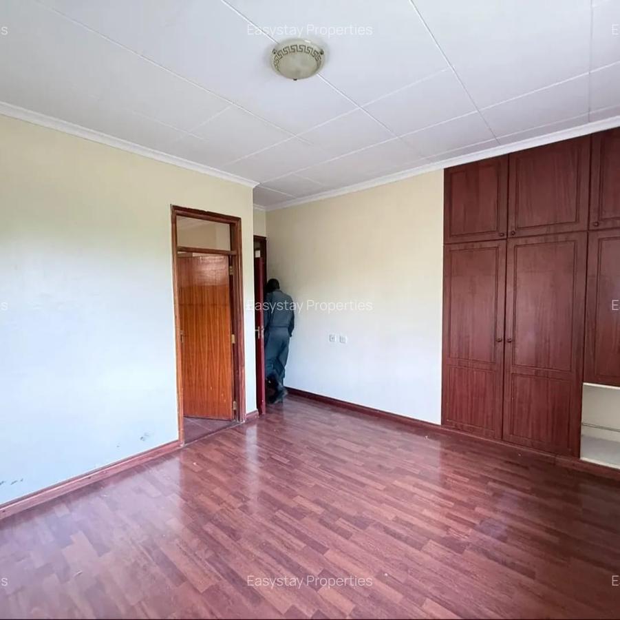 3 Bed House with En Suite in Lavington - 4