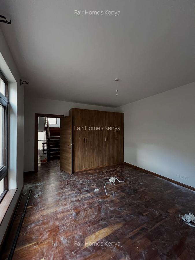 5 Bed Townhouse with En Suite at Lavington Green - 9