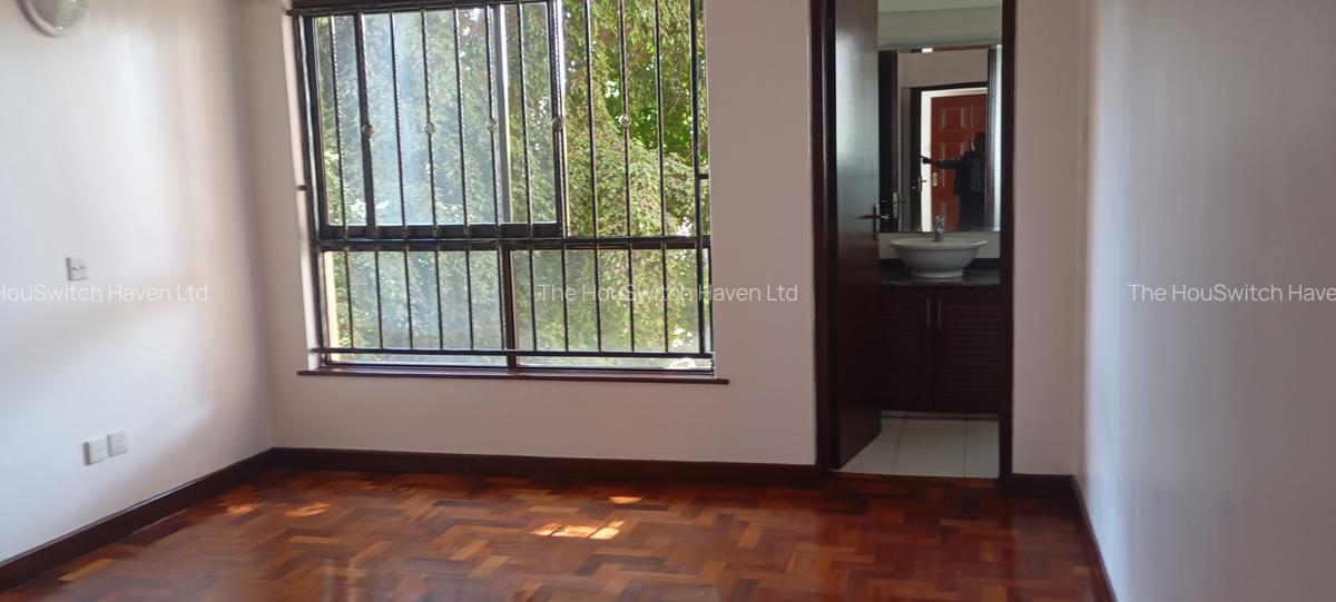 4 Bed Apartment with En Suite at Brookside Drive - 17