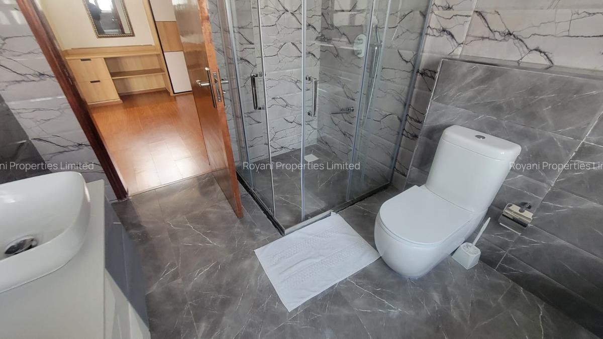 4 Bed House with En Suite in Runda - 10