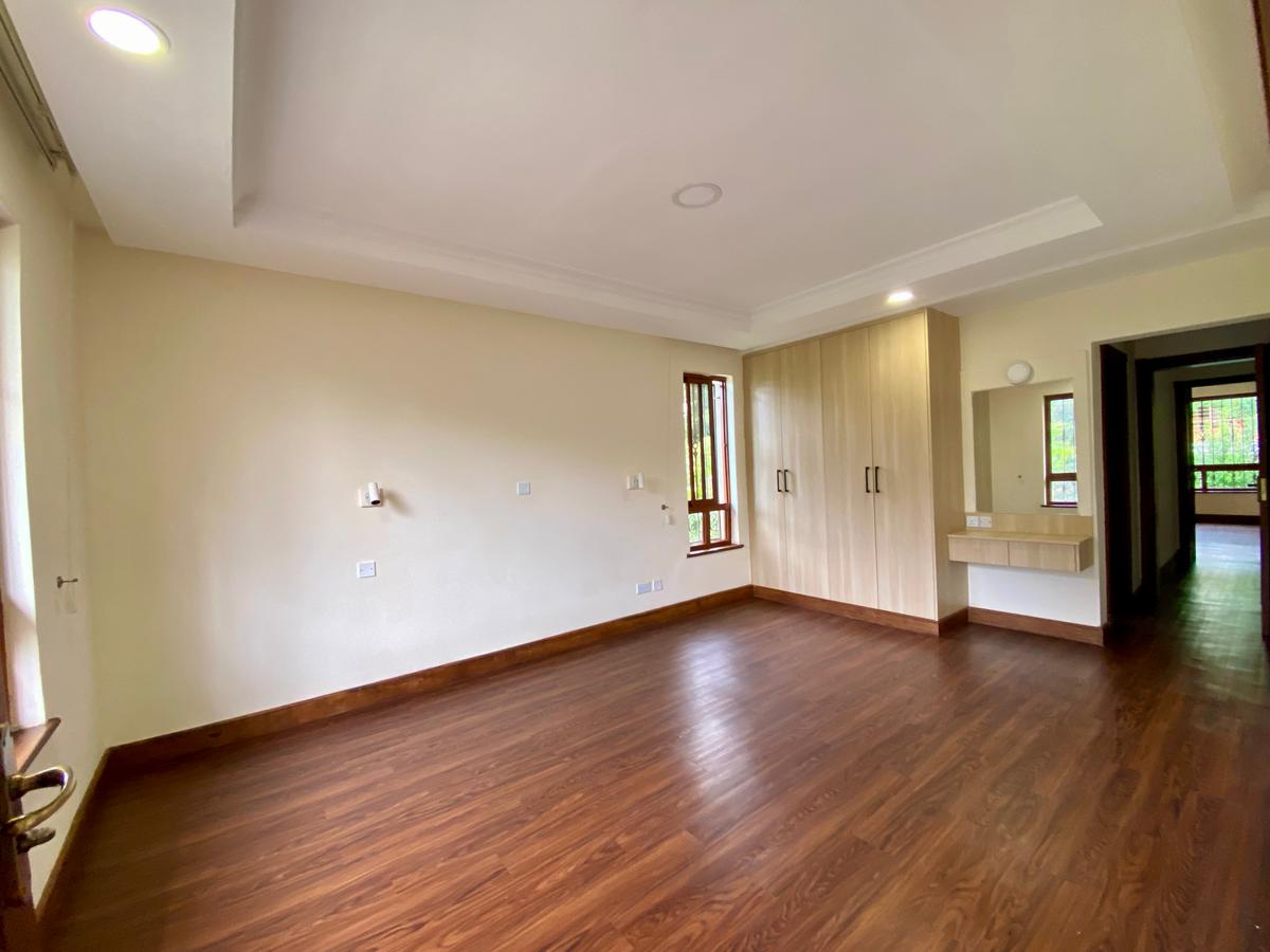 5 Bed Townhouse with En Suite in Spring Valley - 4