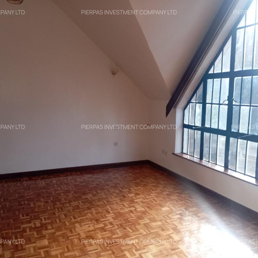 5 Bed Villa with En Suite in Westlands Area - 12