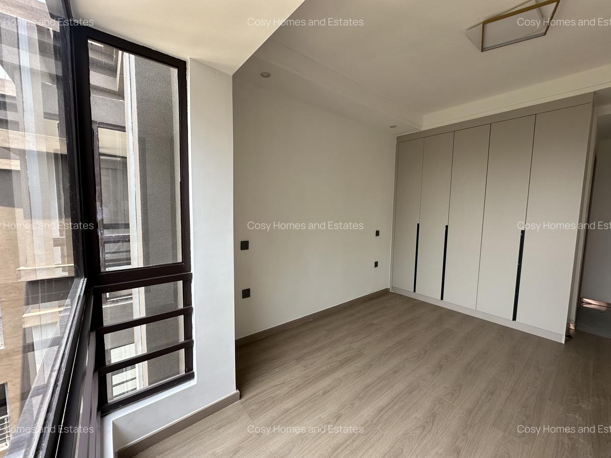 3 Bed Apartment with En Suite at Riverside - 4