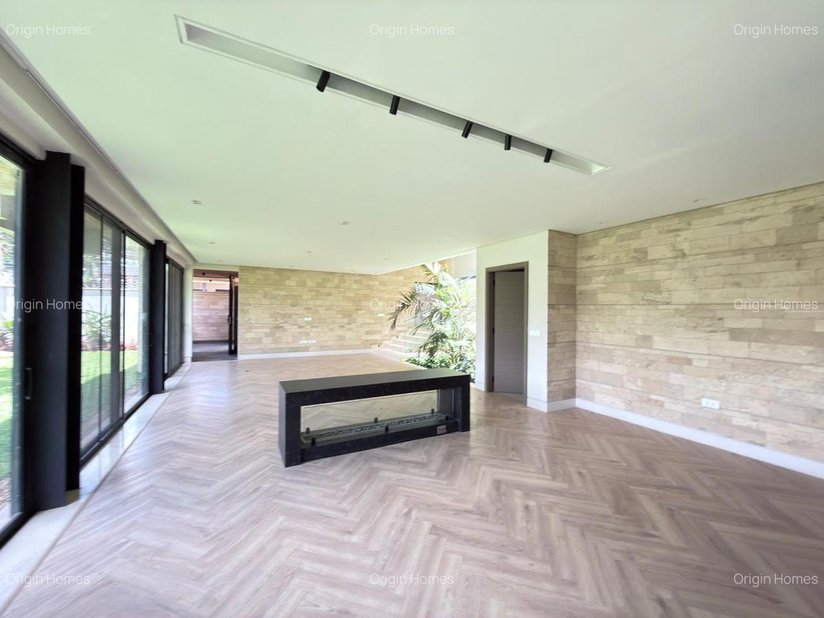 5 Bed Townhouse with En Suite at Westlands - 10