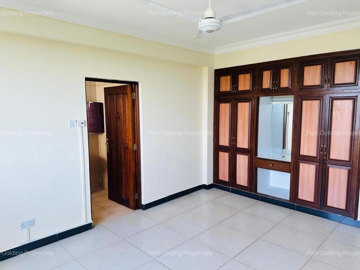 4 Bed Apartment with En Suite at Oceanic Road - 6