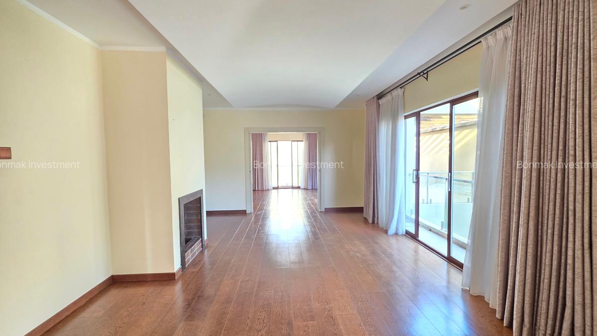 5 Bed Townhouse with En Suite at Lavington Green. - 14
