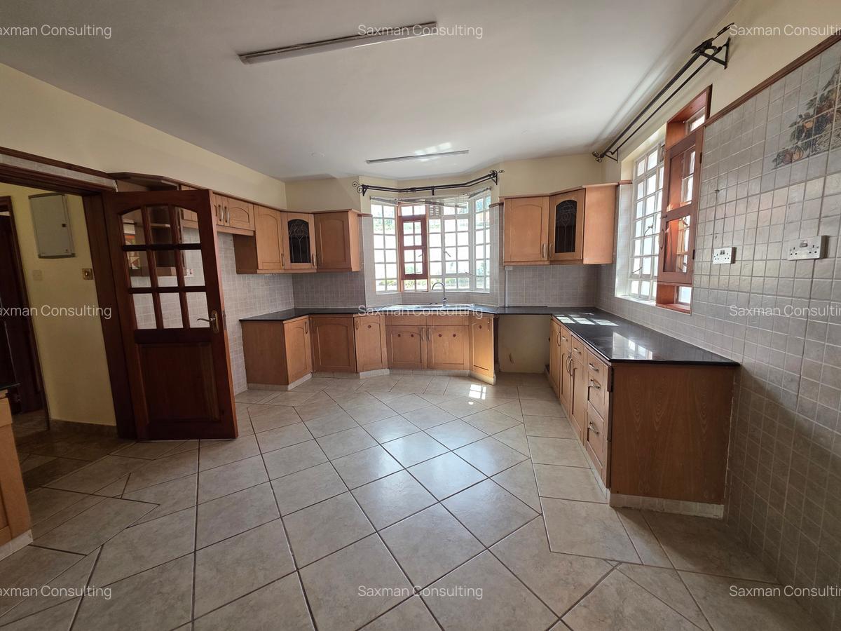 5 Bed Villa with En Suite in Runda - 10