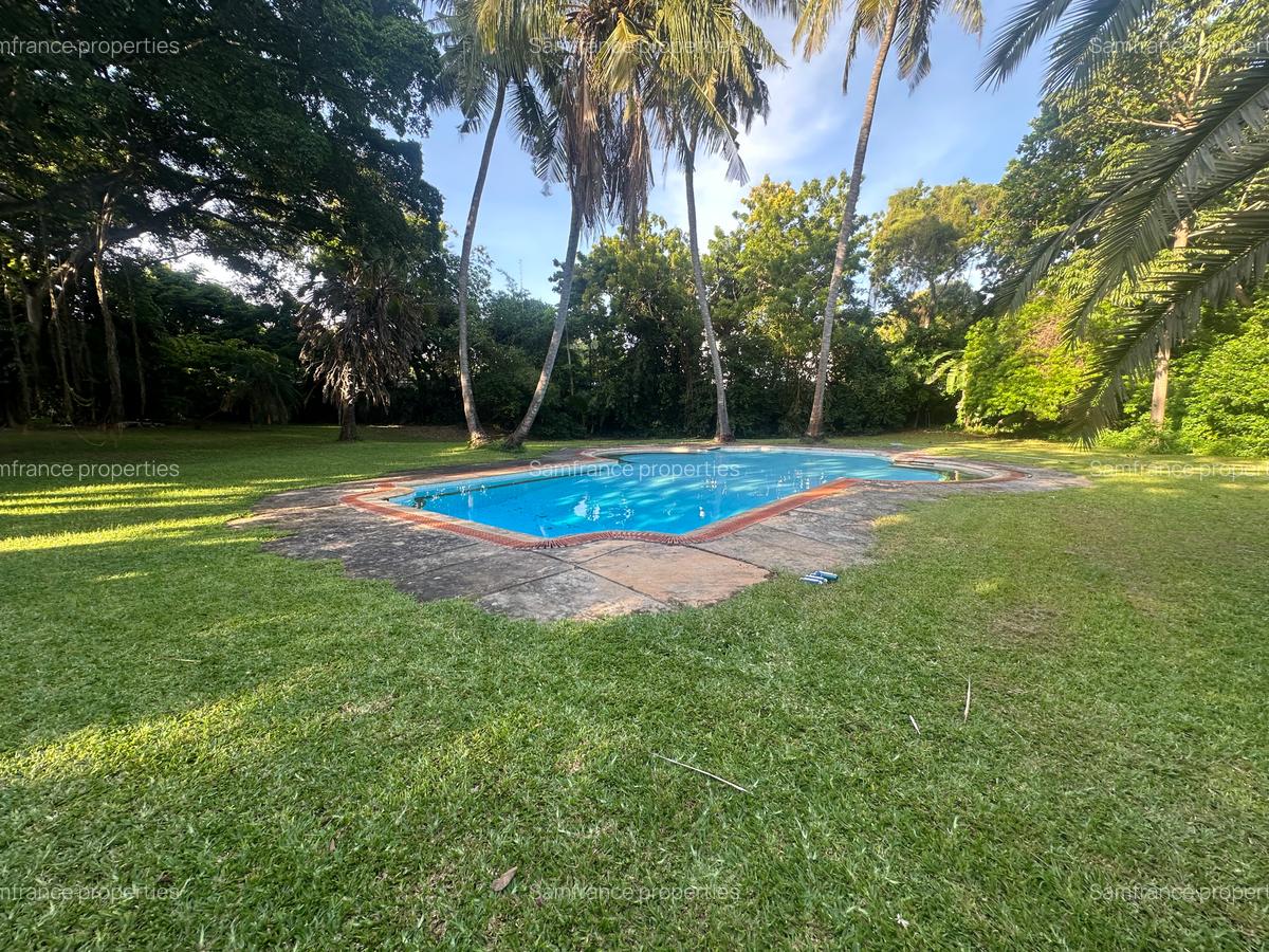 4 Bed Townhouse with En Suite at Moyne Drive - 2