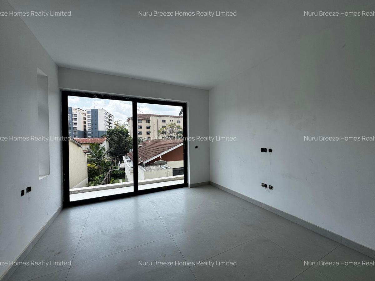 2 Bed Apartment with En Suite in Brookside - 7