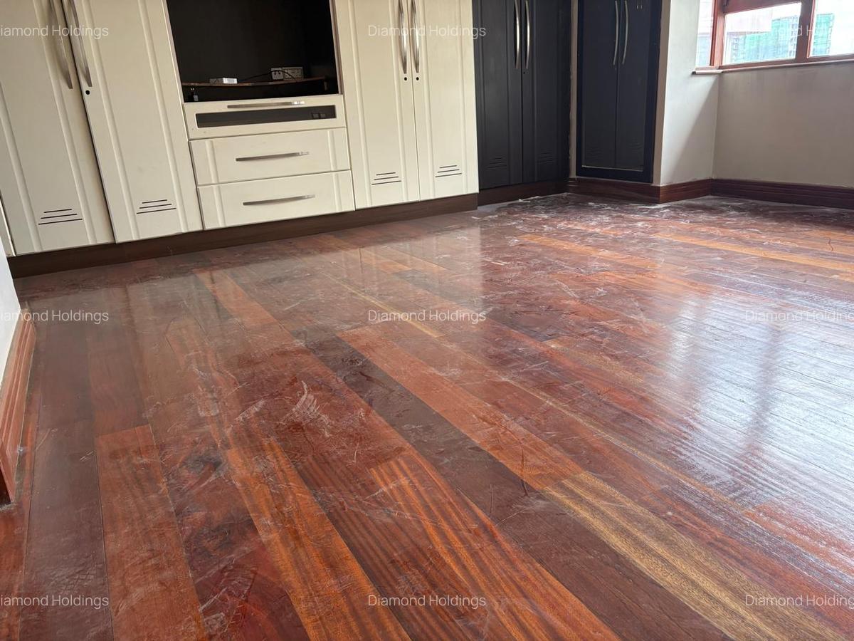 4 Bed Apartment with En Suite at Parklands - 6