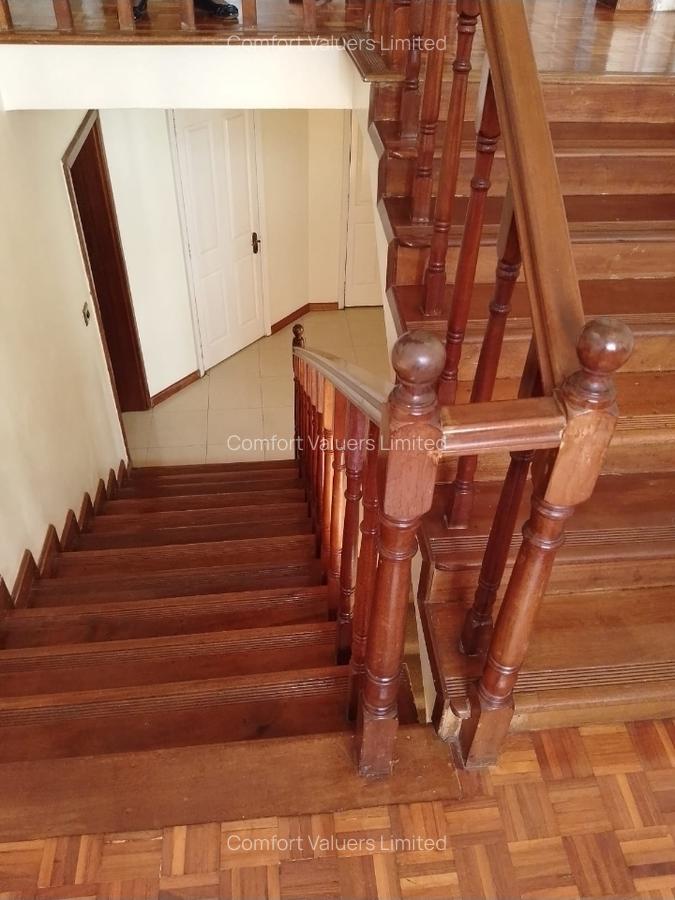 5 Bed Villa with En Suite at Lavington Green - 2