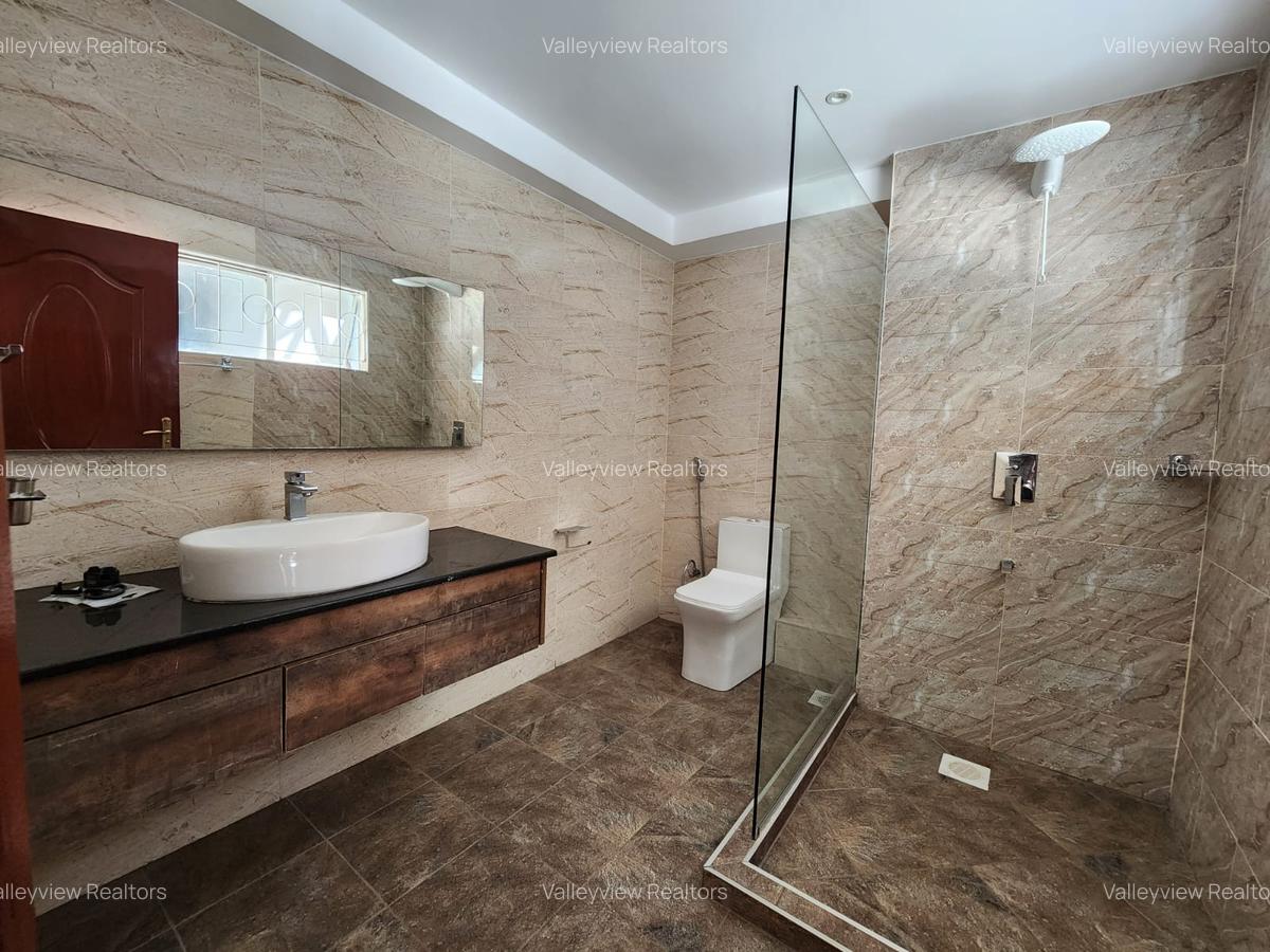 3 Bed Townhouse with En Suite at Riverside - 12