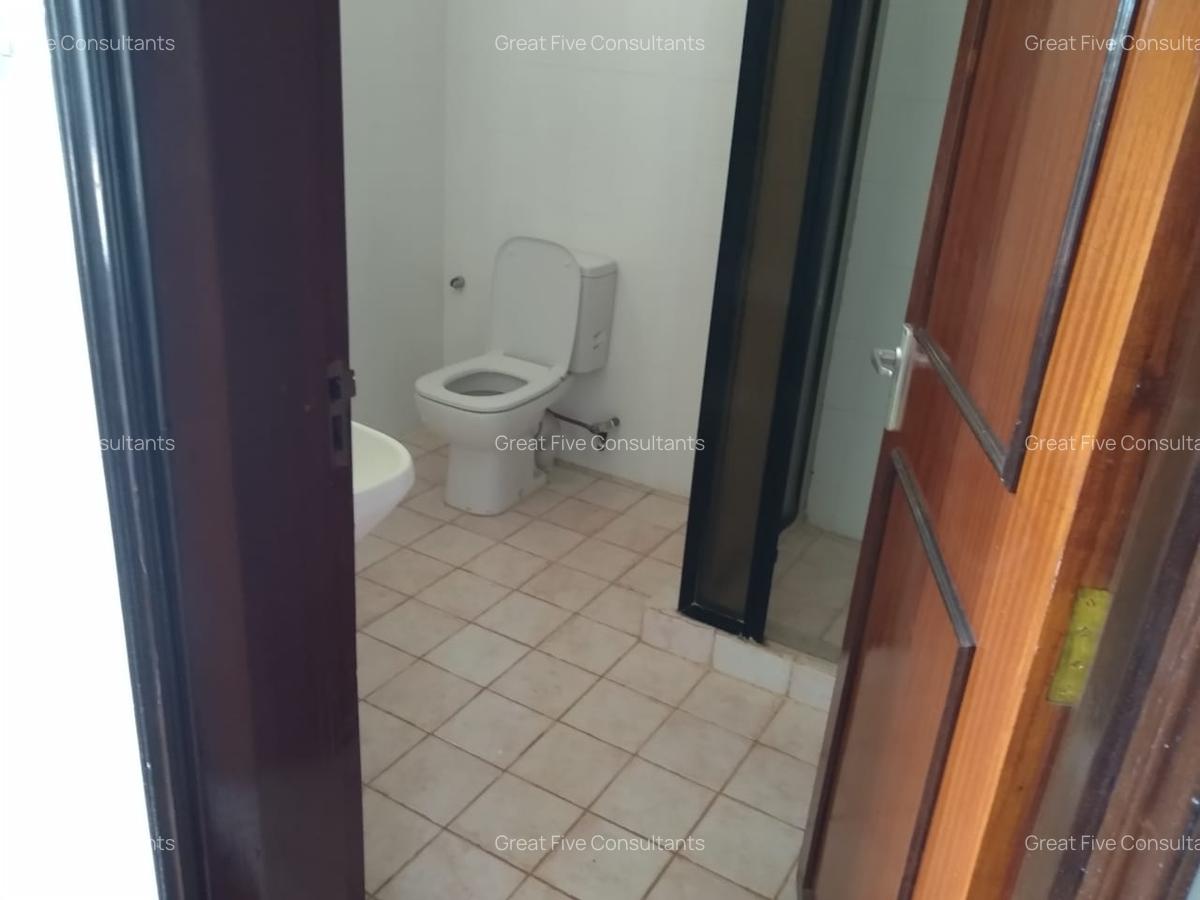 5 Bed Villa with En Suite in Runda - 11