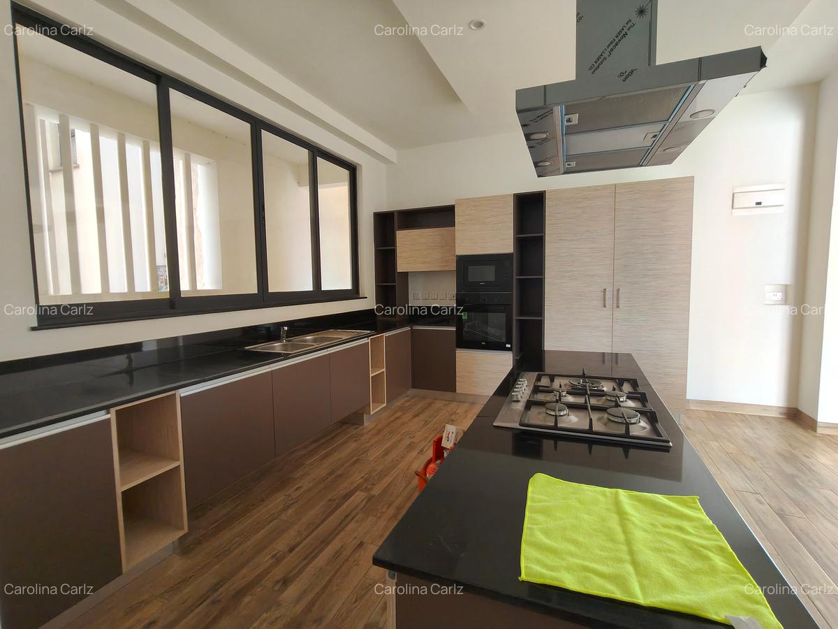 4 Bed Apartment with En Suite at Riverside Drive - 9