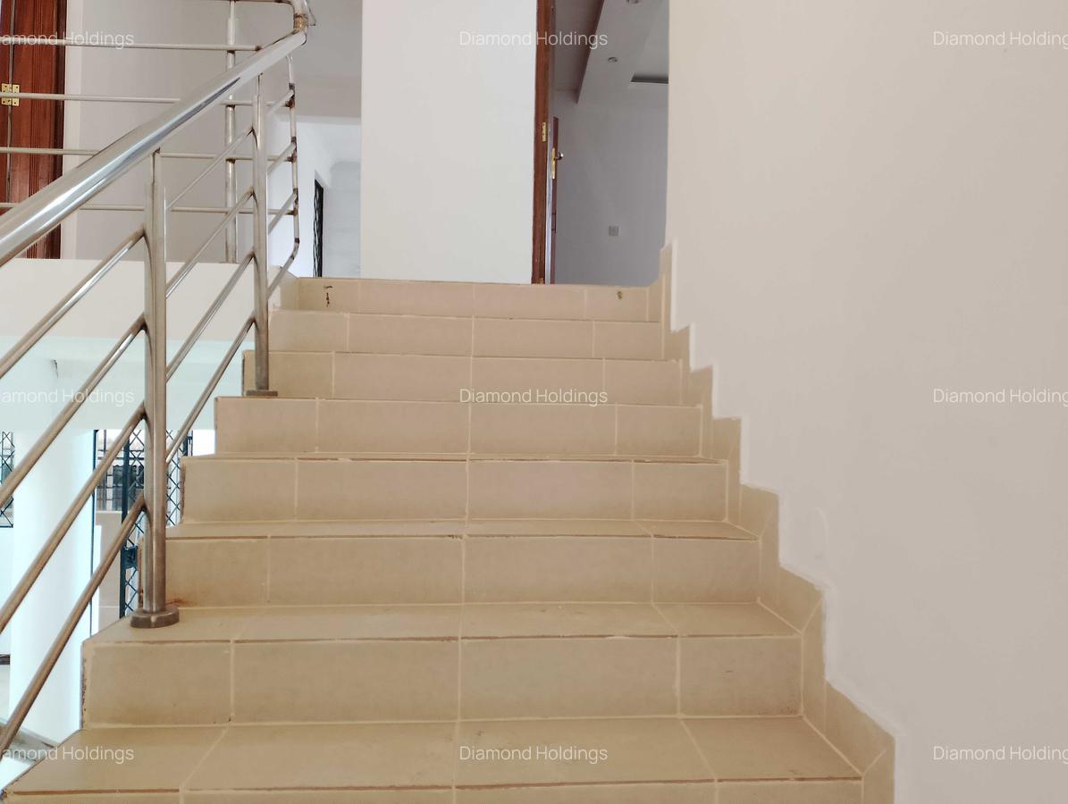 5 Bed Apartment with En Suite at Parklands - 9