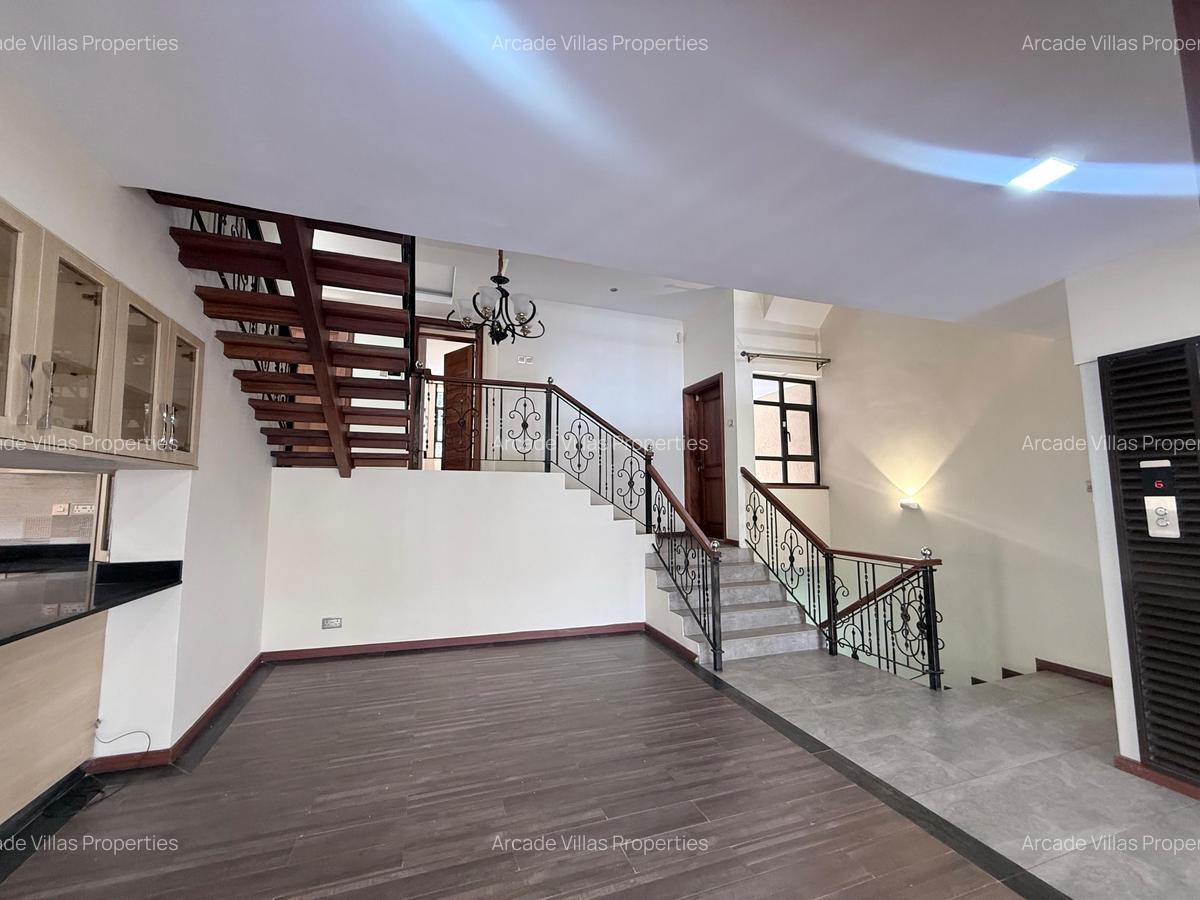 5 Bed Townhouse with En Suite in Lavington - 12