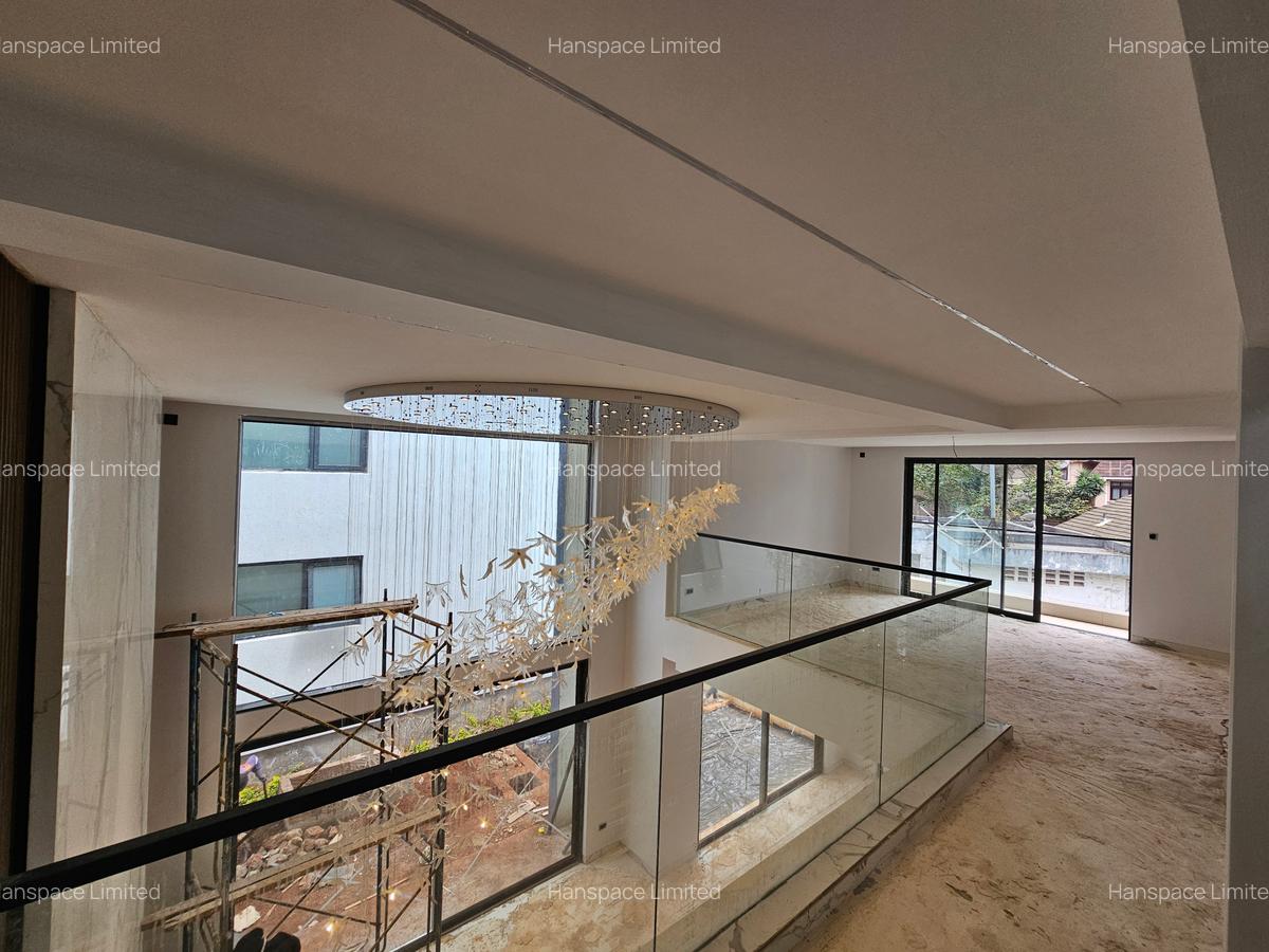 5 Bed Villa with En Suite in Lavington - 6