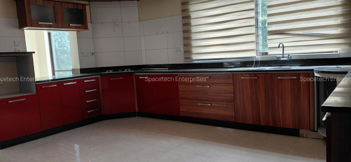 5 Bed Townhouse with En Suite in Westlands Area - 9