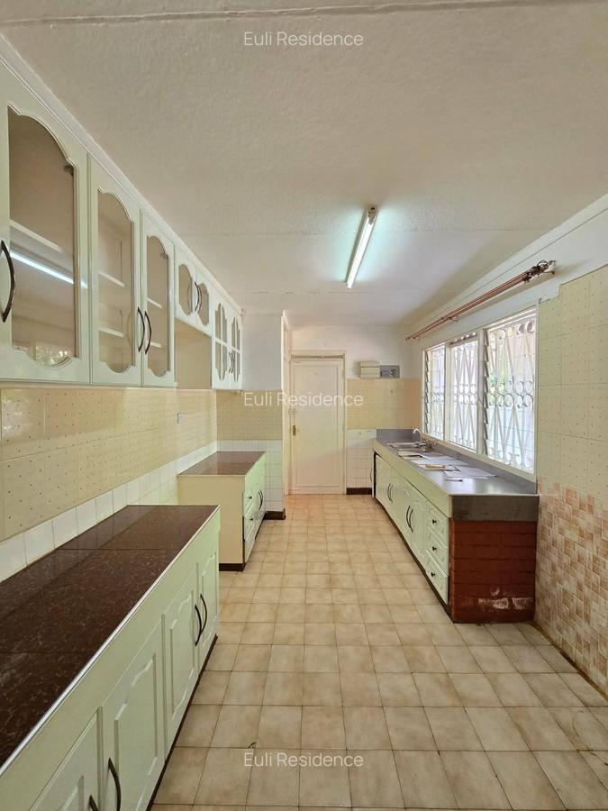 4 Bed House with En Suite at Loresho Crescent - 3