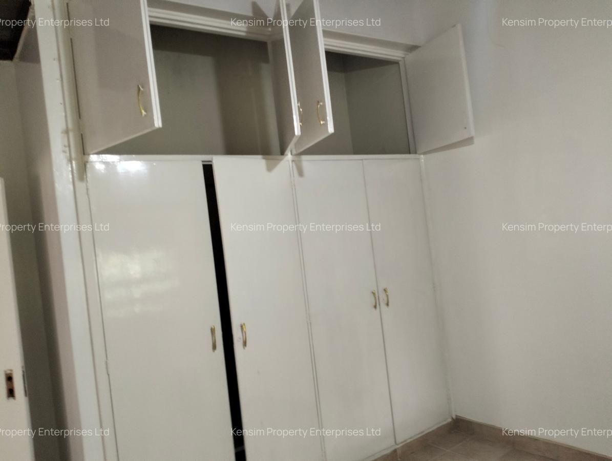 5 Bed House with En Suite in Lavington - 7