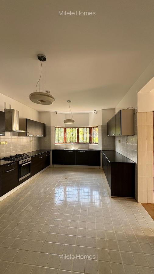 5 Bed Villa with En Suite at Mimosa - 8