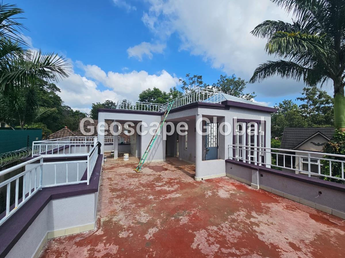 5 Bed House with En Suite in Spring Valley - 1