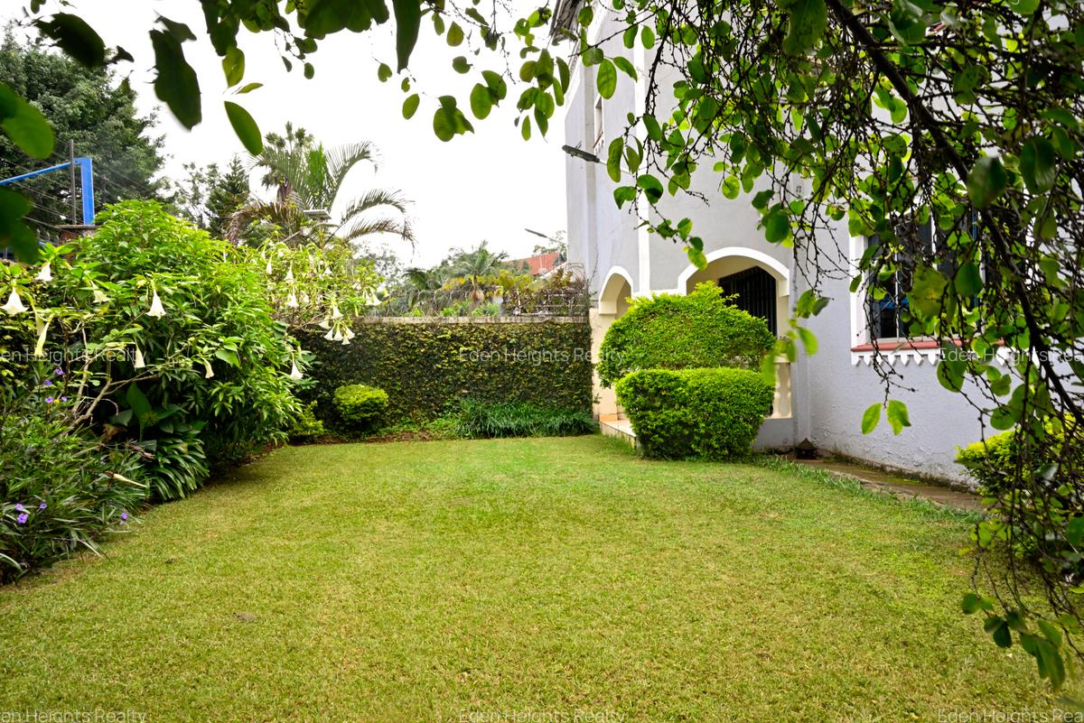 5 Bed Townhouse with En Suite in Lavington - 6