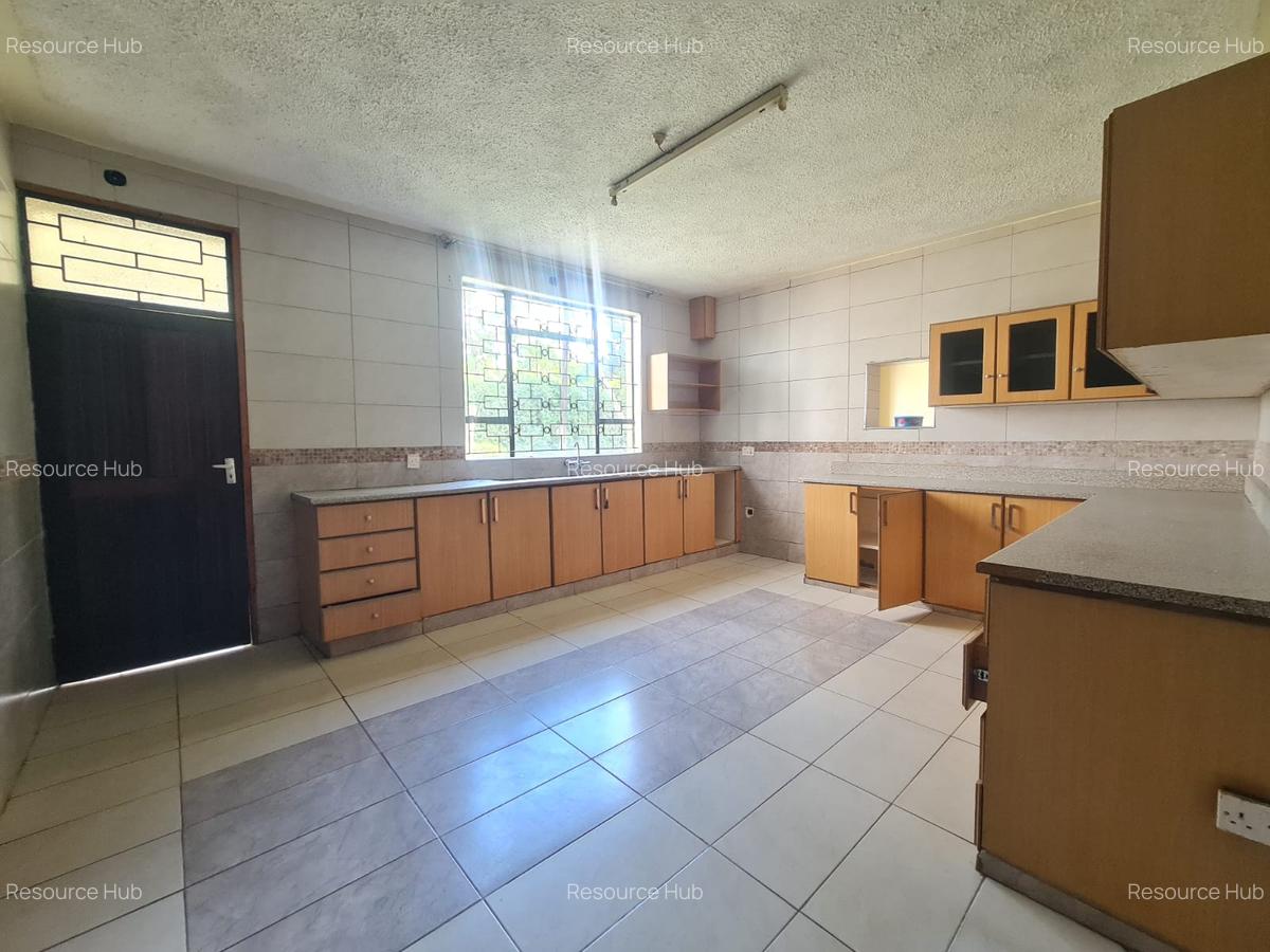 6 Bed House with En Suite at Hardy Area - 7
