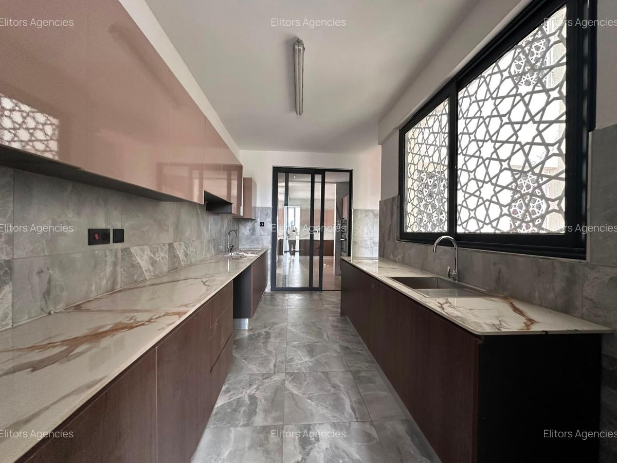 3 Bed Apartment with En Suite at Riverside Drive - 8