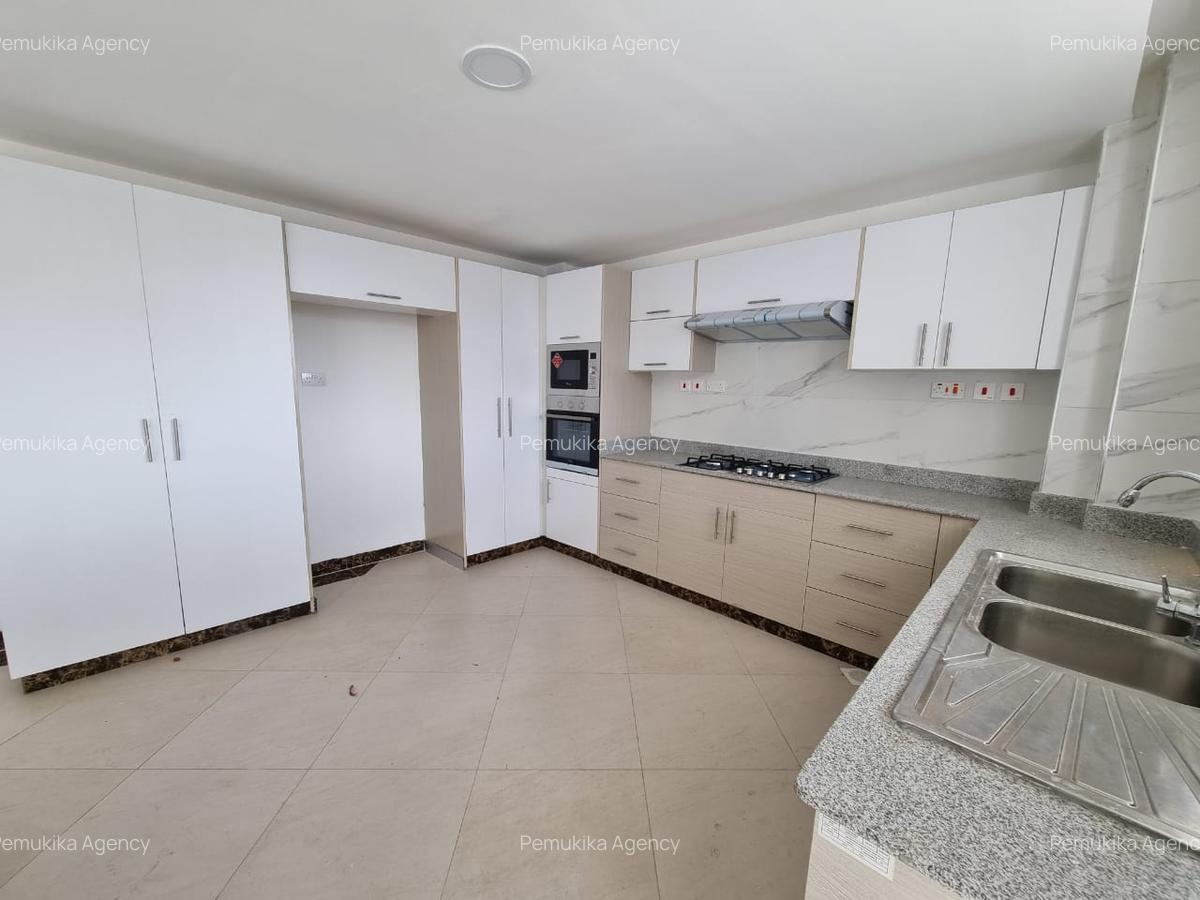 3 Bed House with En Suite at Lavigton Road - 4