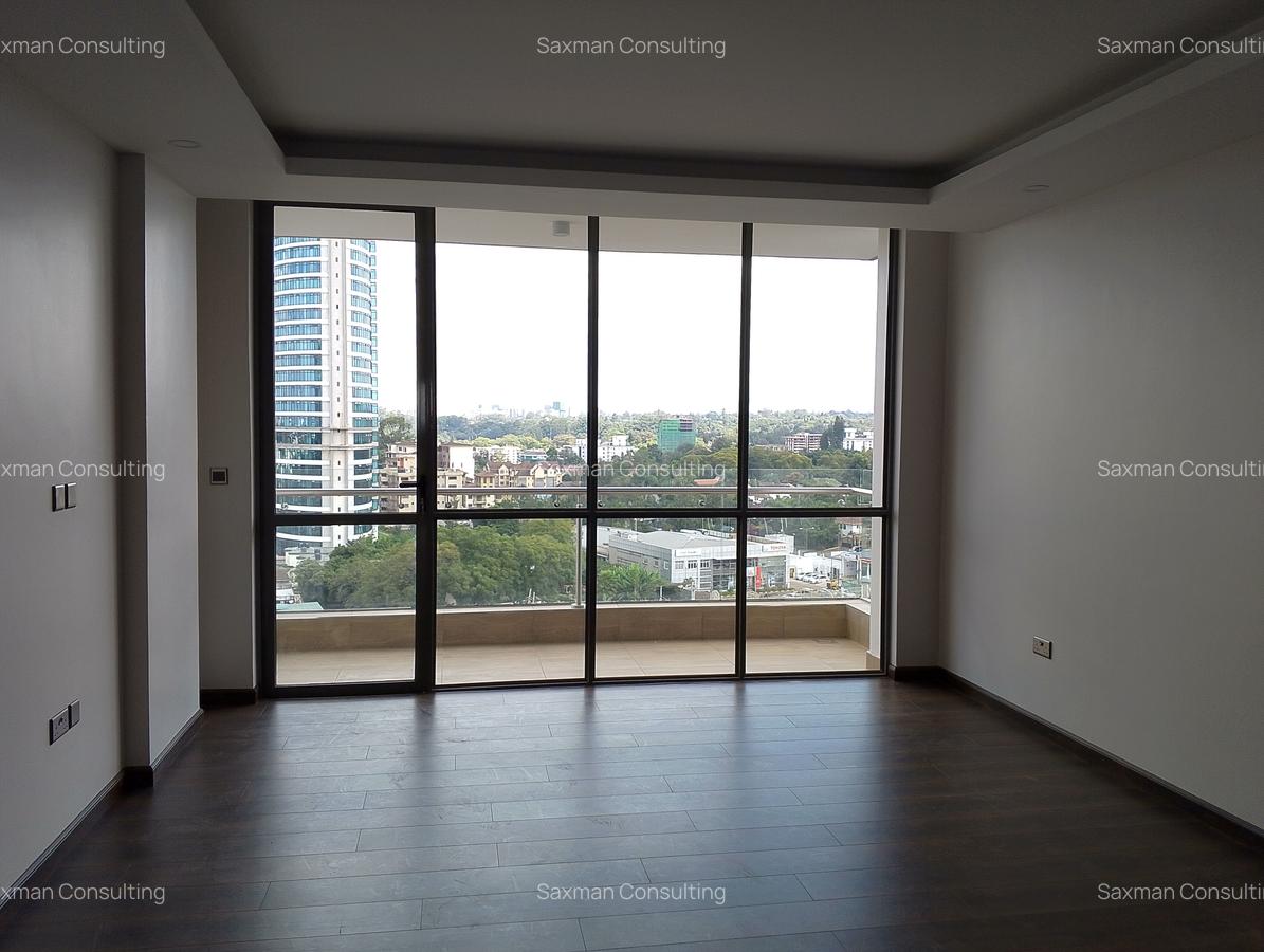 3 Bed Apartment with En Suite in Brookside - 11