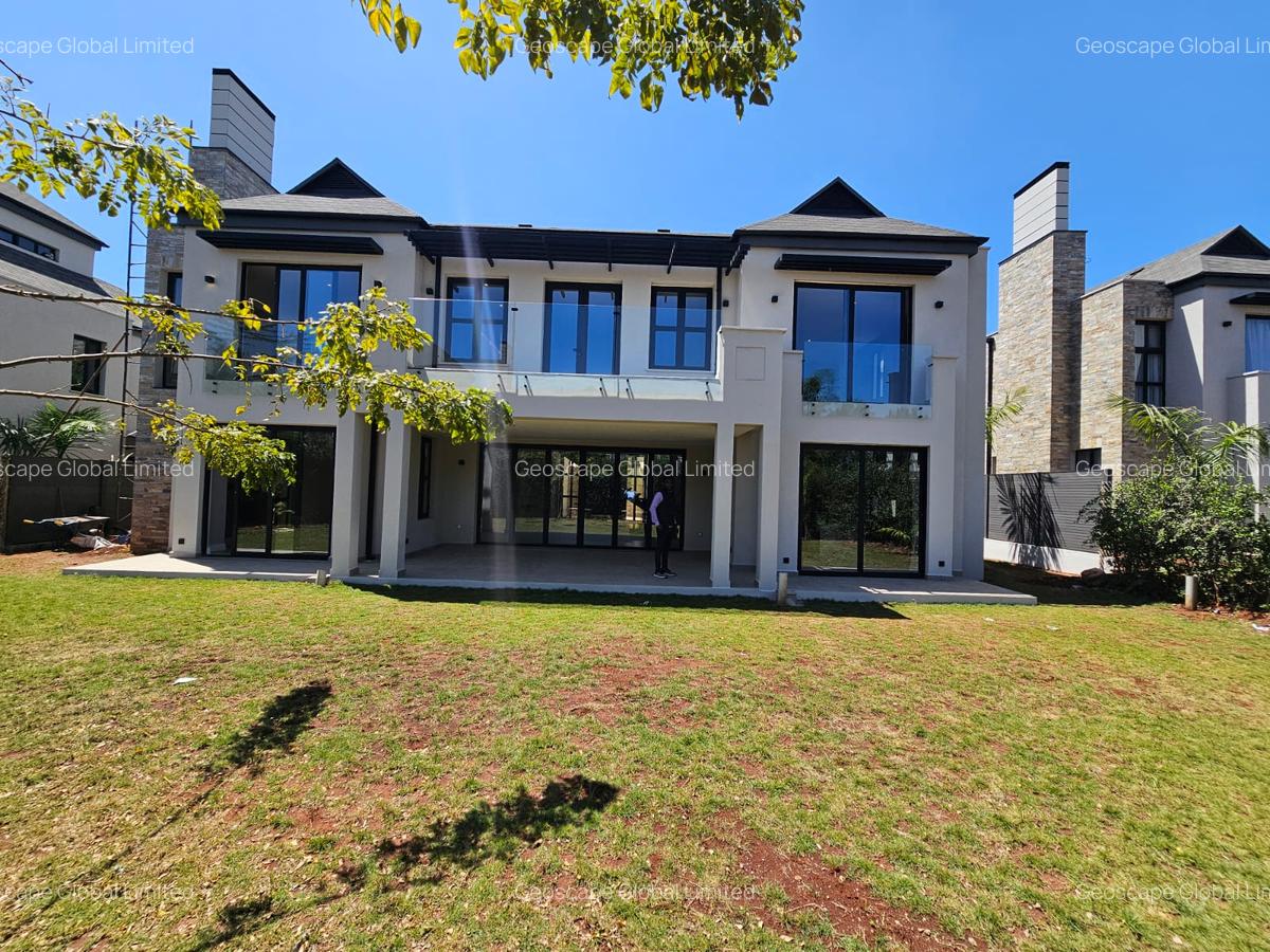 5 Bed Villa with En Suite in Runda - 1