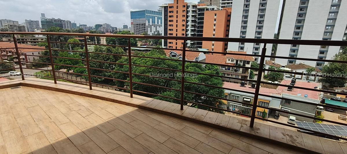 3 Bed Apartment with En Suite at Parklands - 10