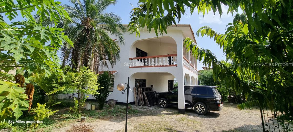 4 Bed House with En Suite at Portreitz - 8